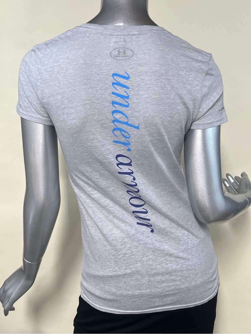 Under Armour Women’s Small Light Grey Thin V Neck T Shirt Heat Gear - Picture 11 of 16